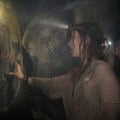 Katakomben - Scarlett (PERDITA WEEKS) investigates the twisting catacombs beneath the streets of Paris in As Above/So Below.
